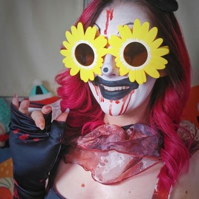 bunnibclownin's profile picture. Clown so hard 👁🔴👁 motherhonkers wanna fine me 💚 Co-host of @Madhouse_pod w/ David Jaffe 💚