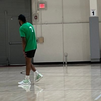 1offBhris's profile picture. “You did what you can, I did what it took.” 🥭💫 Wealth through Health | Sports Bettor 😏