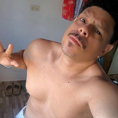 rafamenzs's profile picture. Ariano e filho de Oxóssi. 🏹
Tu escolhe se atura ou surta 🫰🏻