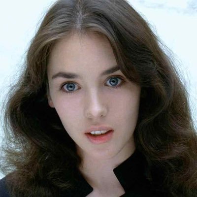 lzhuppert's profile picture. 