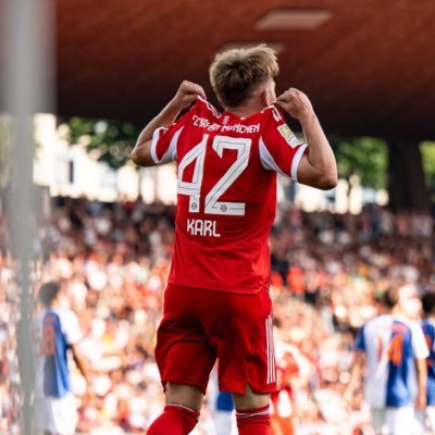 bayernhollywood's profile picture. بليت بالدنيا ونفسي والهوى .. كيف الخلاص وكلهم أعدائي