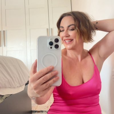 miavalourxx's profile picture. 48 • Single mum • Gym & trouble I specialise in bored, over-40 men who miss feeling wanted. This is the polite version of me.  This? 👇 is quite the opposite