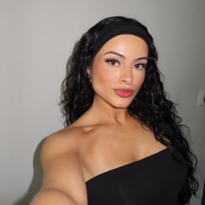 heyitsnataliaaa's profile picture. romanticizing my life ∗༺†༻∗