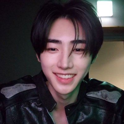 farmizg's profile picture. ㅤㅤㅤㅤㅤㅤㅤㅤㅤhttps://t.co/zsngCpvIa3 comes with dimples on his cheeks, the ice prince glides smoothly on his skate. the winner of everyone's view has arrived.