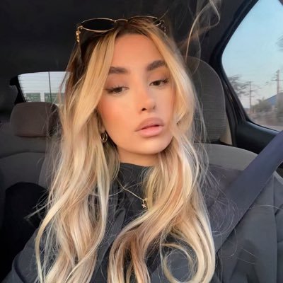 parandslj's profile picture. 