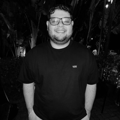 yanzeco's profile picture. jornalista • Instagram: @yanzeco • editor de mídias audiovisuais no esporte da Globo (Globo, sportv, premiere, combate, e getv) e ex-FluTV