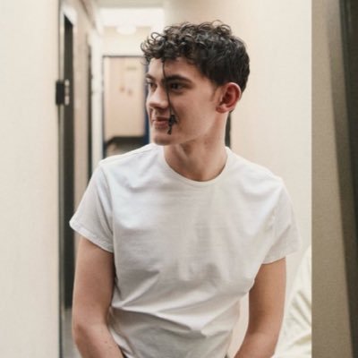 BillywMaximoff's profile picture. Hi I am a 22 year old Environmental student & Swiftie/Heartstopper Fan! 🎊 🌙💫🪐🌌🪐💫🌙 Private: @TheWriterPoetx 🩵🧡