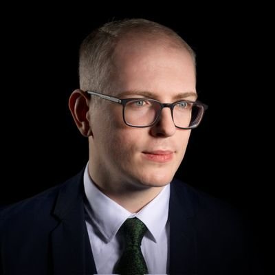 wtr_dz_'s profile picture. 📚 Lezen en schrijven. 📖 Geschiedenis. 🌿 Natuur. 💬 'A reader lives a thousand lives before he dies. The man who never reads lives only one.'