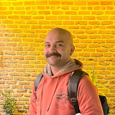 Bornfromsands's profile picture. شکارچی‌داستان‌گوی کنجکاو