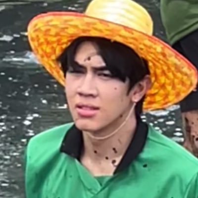 oskyunn's profile picture. ปลูกฉันไว้แต่ไม่เคยรดน้ำ รักฉันไหมยังไม่เคยได้ถาม