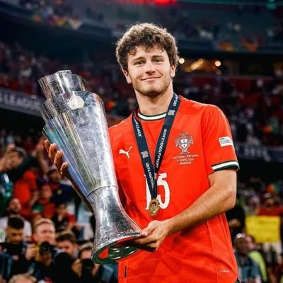 PplPoor's profile picture. Madrid x  UTD 🤍❤️||
KKR||
kadavuleyyyyy 😏🔫  https://t.co/E3yA70cG9Y