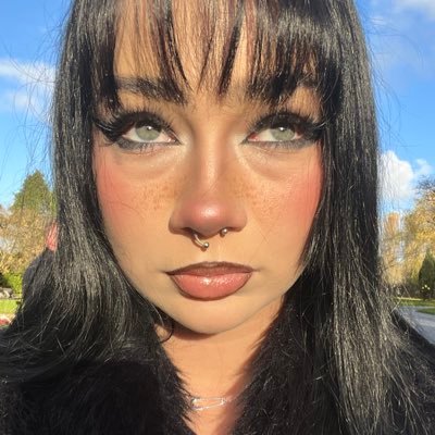 FindomMabel's profile picture. 24 year old BRAT • £20 tribute or no reply • throne goddess • av in my linktree • you work hard for your money so i can spend it :)