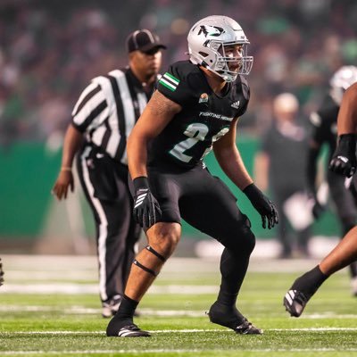 kmanv03's profile picture. Edge Rusher UND Football🖤💚