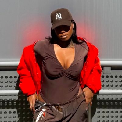 cocainechrissy's profile picture. can’t make this up