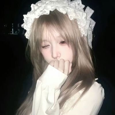 floryistne's profile picture. she/her