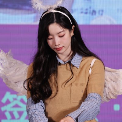 ella_moon_yn's profile picture. 