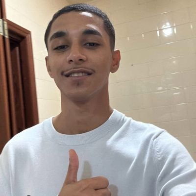 crfjotinha_'s profile picture. ngm é perfeito