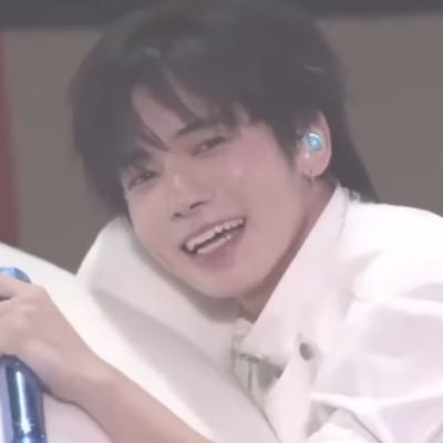 fovrstarz's profile picture. taejunkai noticer 👀