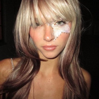 sparklysels's profile picture. 