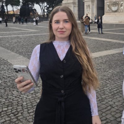 IdealPatricia's profile picture. 🚜🌽🍇 Farming Focused 🔆