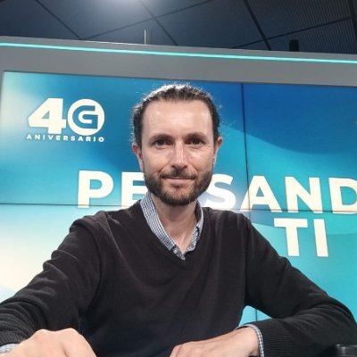 PepeCapelan's profile picture. -No @pensandoentirg da @radiogalega 🎙📻
De luns a venres de 1:00 a 6:00

-Guitarrista de "O son das tabernas" 🎸🎶

-Teño un podcast: @omellordavida 🎙️🎥