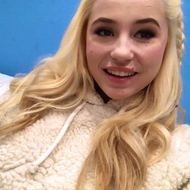 AlysaaGlen1805's profile picture. 