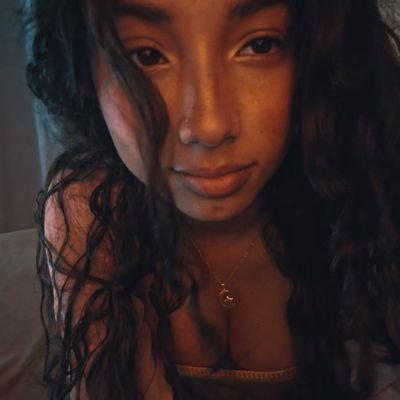 nadyyyy_'s profile picture. vivendo e se fudendo