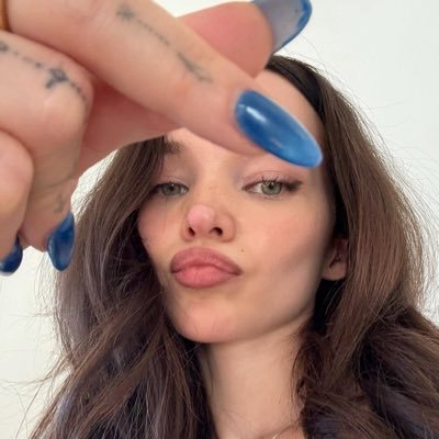 v1ktttoria's profile picture. 