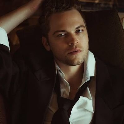 fullerfirstlove's profile picture. `~We are all fellow travelers`~/#AlexanderCalvert #FellowTravelersRp