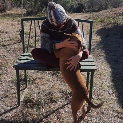 HijadelSol17's profile picture. Zurda de corazón, bruja progre, amante del arte, los animales, el buen chocolate y el silencio. Procuro ir descalza y con poco equipaje. #ACAB 🐷