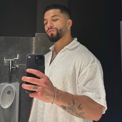 Michaelsolyzi5's profile picture. Old account got hacked 😞 Helping the unemployment and less privilege,single mom too feel to Dm