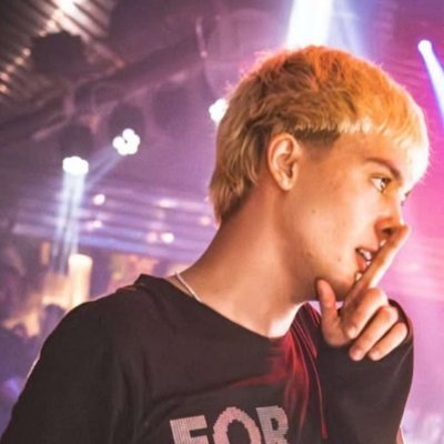 benjolone1's profile picture. 16
https://t.co/FrKpLblX4g