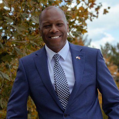 WilliamsforVA's profile picture. Husband • Father • America First Conservative
Combat Veteran | Former CIA & State Dept
Running for U.S. Senate to secure our nation & put Virginians first 🇺🇸