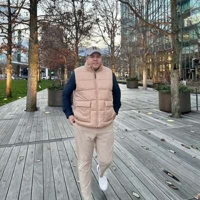 CliffordJun_12's profile picture. I'm always happy for my life