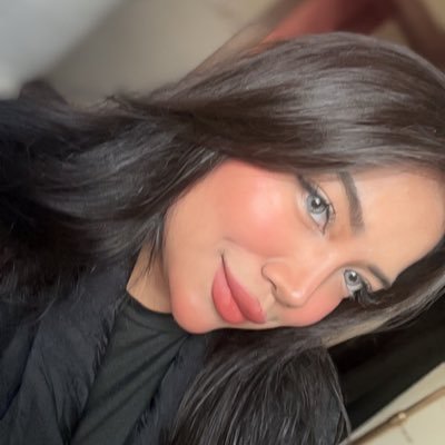 Dollberrii's profile picture. Business Systems Student | Working in Business Management & Finance ( وَقُلْ رَبِّ زِدْنِي عِلْمًا ) For business inquiries, DM me