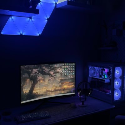 elafxx4's profile picture. Senior MIS student @kauedu_sa | MIS Club member @MIS_club_FEA | Founder of @velvetcrumbz 👾🎮🍪