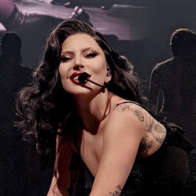 benedettaliss's profile picture. isfp • gemini • it/en • 1995 class • C6 hat guy main • MⱯYHEM ball Milan N1