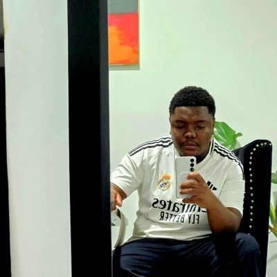 frozen_activity's profile picture. Graduate | Information Systems 🧠📝 | SAM WHITE | Code Dangerous | Madridsta ⚪️ | EA FC  🎮 | Moonlight Photographer📸 | Tech Guy 🎓 | RAP ENTHUSIAST