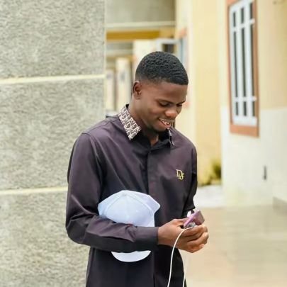 MackySmithfield's profile picture. 📘 Telling my life story as I rebuild from zero|
💔 Mistakes. Losses. Lessons.|
⚡️ Documenting my journey back to success|
🌱 If you love real stories & growth