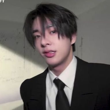 heecinefilo's profile picture. all's fair in love and poetry.