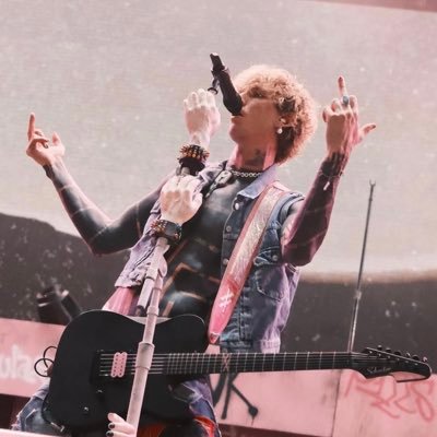ColsonsSexDrive's profile picture. MGK FAN PAGE ♡ • 𝙓𝙓 • EST 4 life • 𝓜𝓾𝓼𝓲𝓬 𝓗𝓮𝓪𝓵𝓼 𝓣𝓱𝓮 𝓢𝓸𝓾𝓵 🎶✨