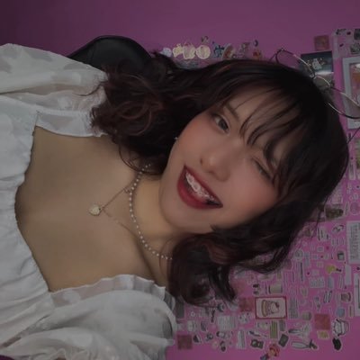 rositacc_'s profile picture. 🖤 • mngr ~ @rojo_elpatron ✨ Como flor delicada me dejas caer 🍃