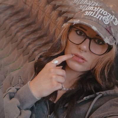 paintc0nsumer's profile picture. most swagged out person in the universe //
i make music sometimes //
dark @ketaminkatze //