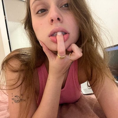 SnapgGabi's profile picture. 19 ✨ Skinny troublemaker with a cute smile😉Always up to something naughty but nice 💋
Here’s where the magic starts.  Check my link ⬇️