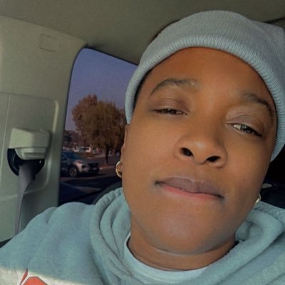 grid_dy5's profile picture. kardashians pay for lips like mine 👄