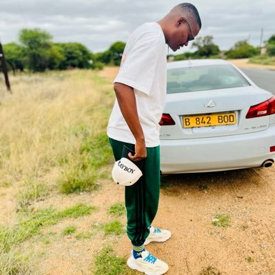 Tebxtso's profile picture. RIP Melanie Ntapu ,Re tsamaela gone kong 'We whistles,the wind goes through us and we make noise' Nne do neta #LFC | IG : @Tebxtso