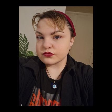 cuddlyro's profile picture. An 🇮🇪 wan |TV and Film Production-Mature Student
Fibromyalgia Warrior 💜| Floating Voter| #INTJ #Spoonie | Agnostic 

Saoirse Don Phalaistín 🇵🇸