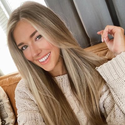 CarolineM_US's profile picture. Revitalizing Small Spaces🏘️|Pursuing Practical Beauty | An Interior Designer Passionate About Texture and Layers | Coffee is Always a Lifesaver☕️| A Foodie😋