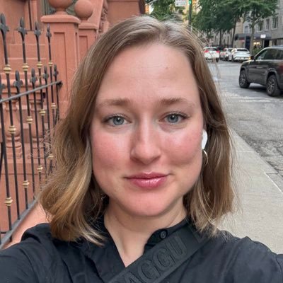 emhuntersmith's profile picture. Just a gal interested in sustainability generally + governance, housing, infrastructure and transportation in cities specifically 🌇