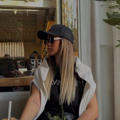 Theeluna3's profile picture. 